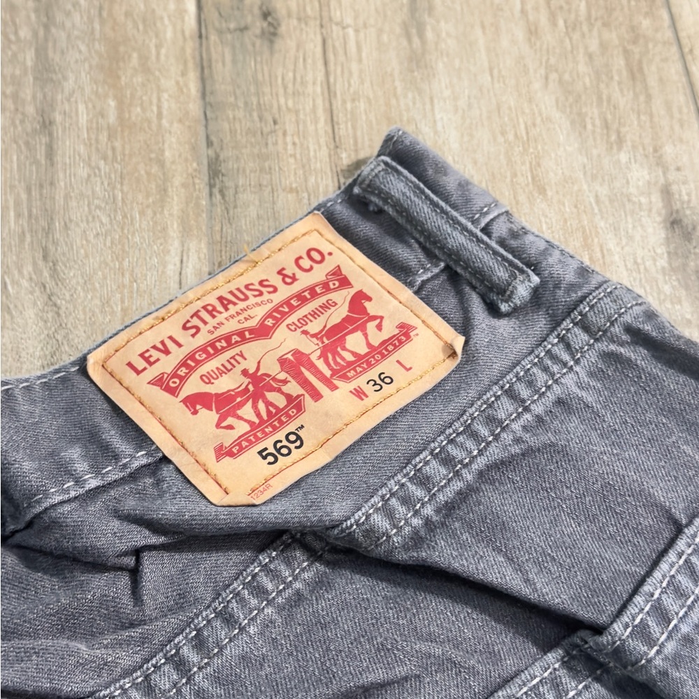 Levi's Gray Jean Shorts for Men - Picture 3 of 3